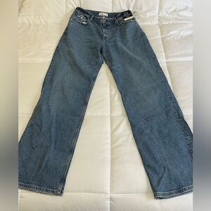 NWTs Abercrombie & Fitch 90s Relaxed High Rise Curve Love Jeans size 32 x long